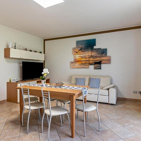 Bluemoon -Luminoso Apt Con Piscina Lazise Exterior photo