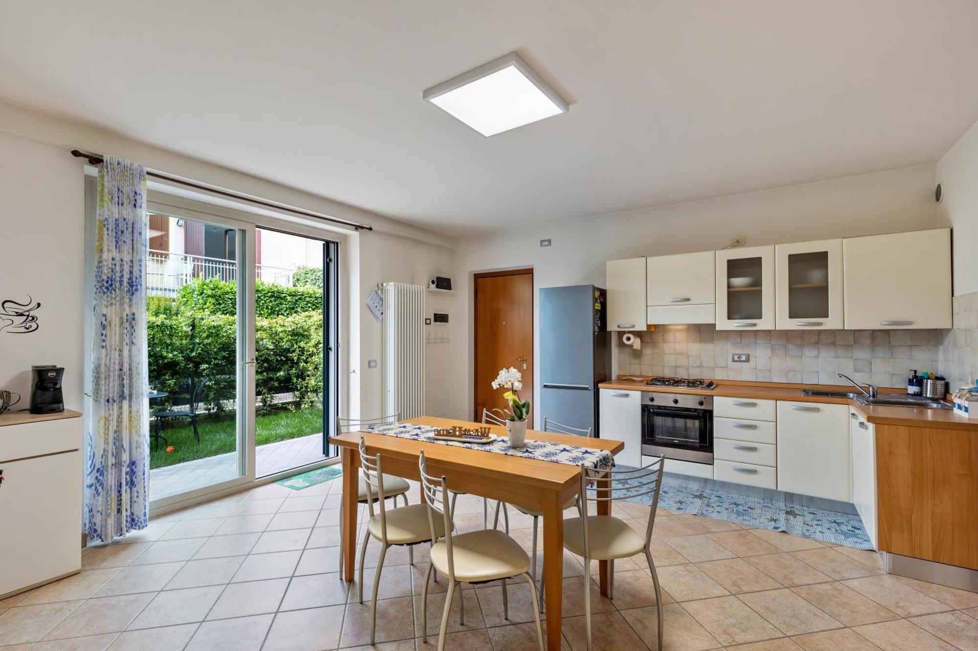Bluemoon -Luminoso Apt Con Piscina Lazise Exterior photo