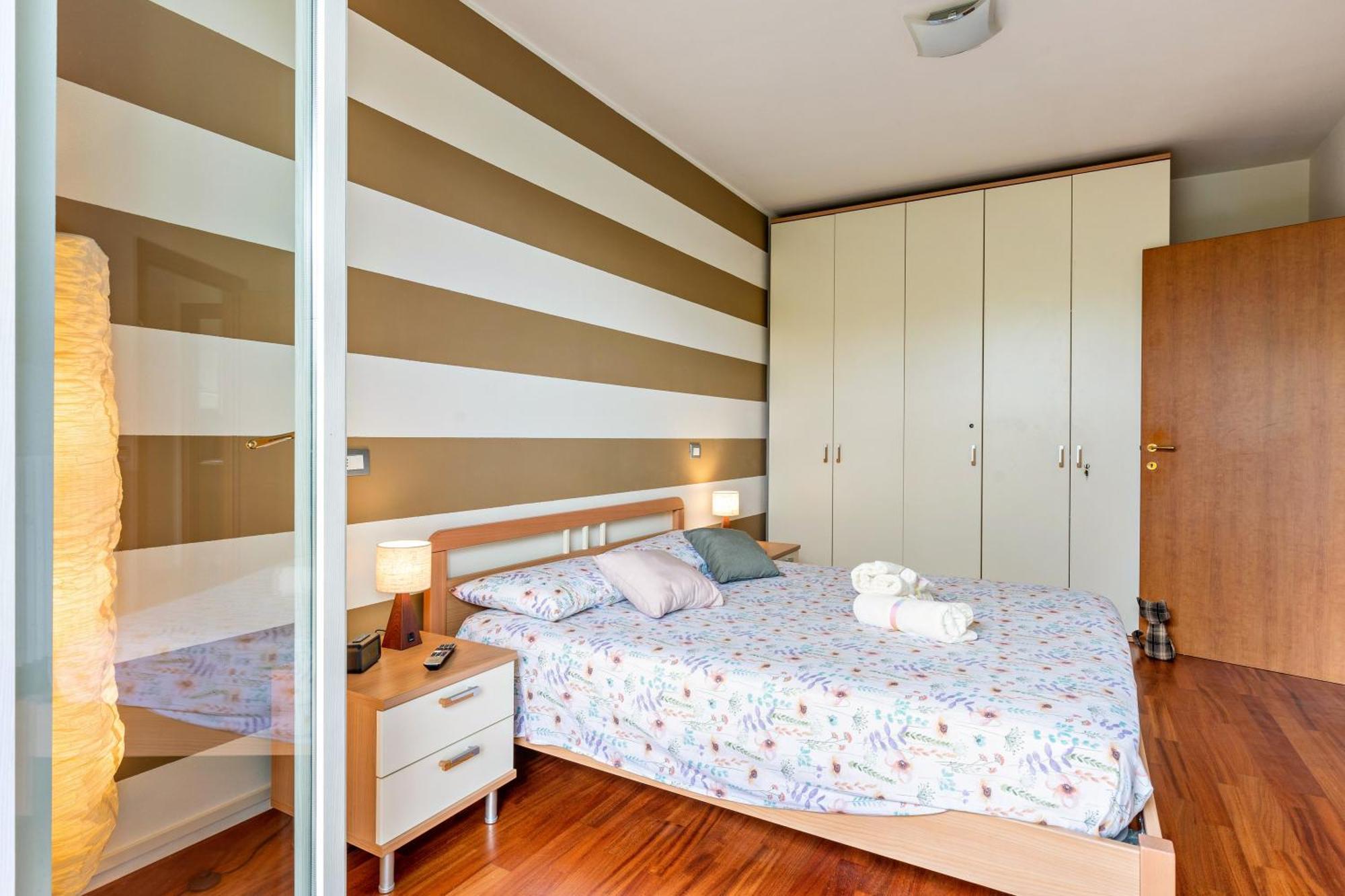 Bluemoon -Luminoso Apt Con Piscina Lazise Exterior photo