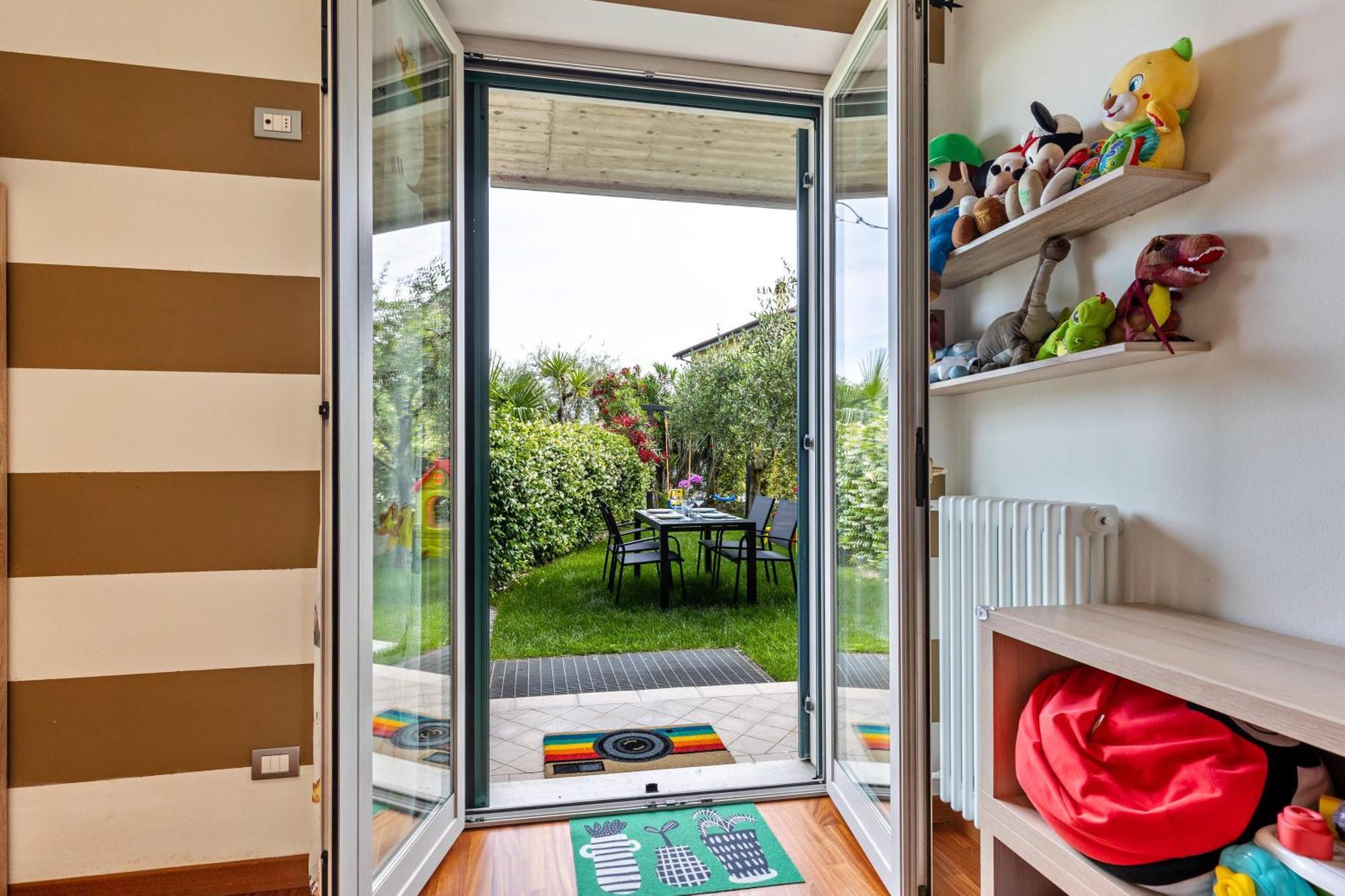 Bluemoon -Luminoso Apt Con Piscina Lazise Exterior photo
