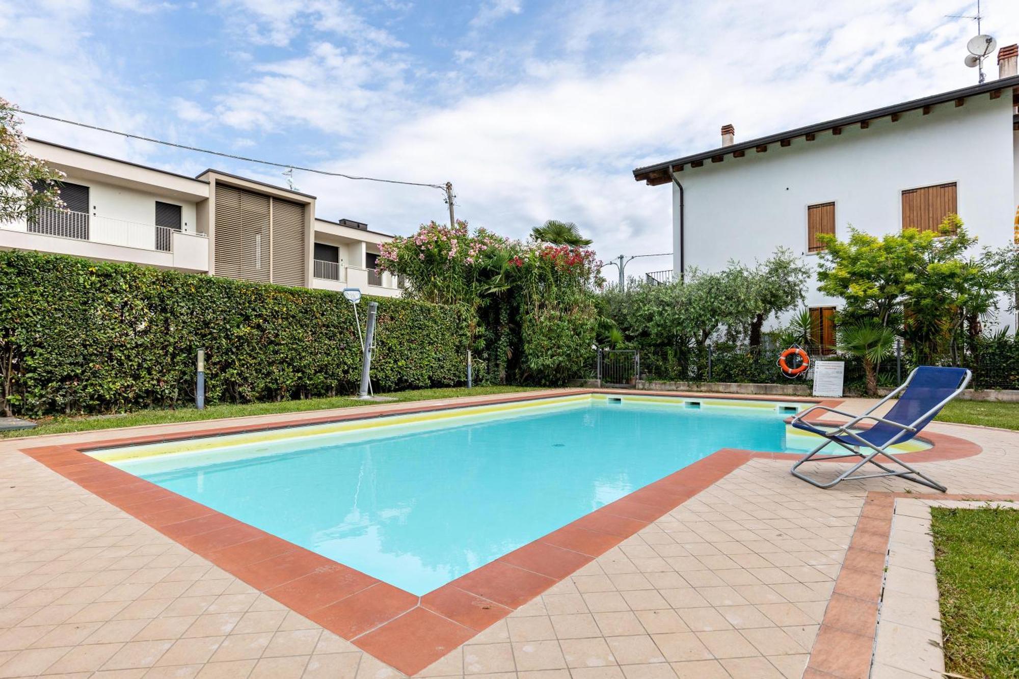 Bluemoon -Luminoso Apt Con Piscina Lazise Exterior photo